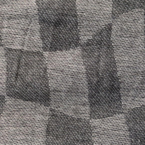 Chic Checkered Scarf NWOT - Picture 3 of 9